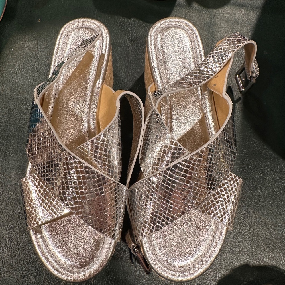 Platform Sandal - Picture 2 of 2